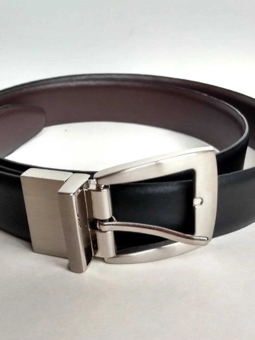 Women's Black Genuine Leather Belt w Sleek Silver Tone Buckle 47
